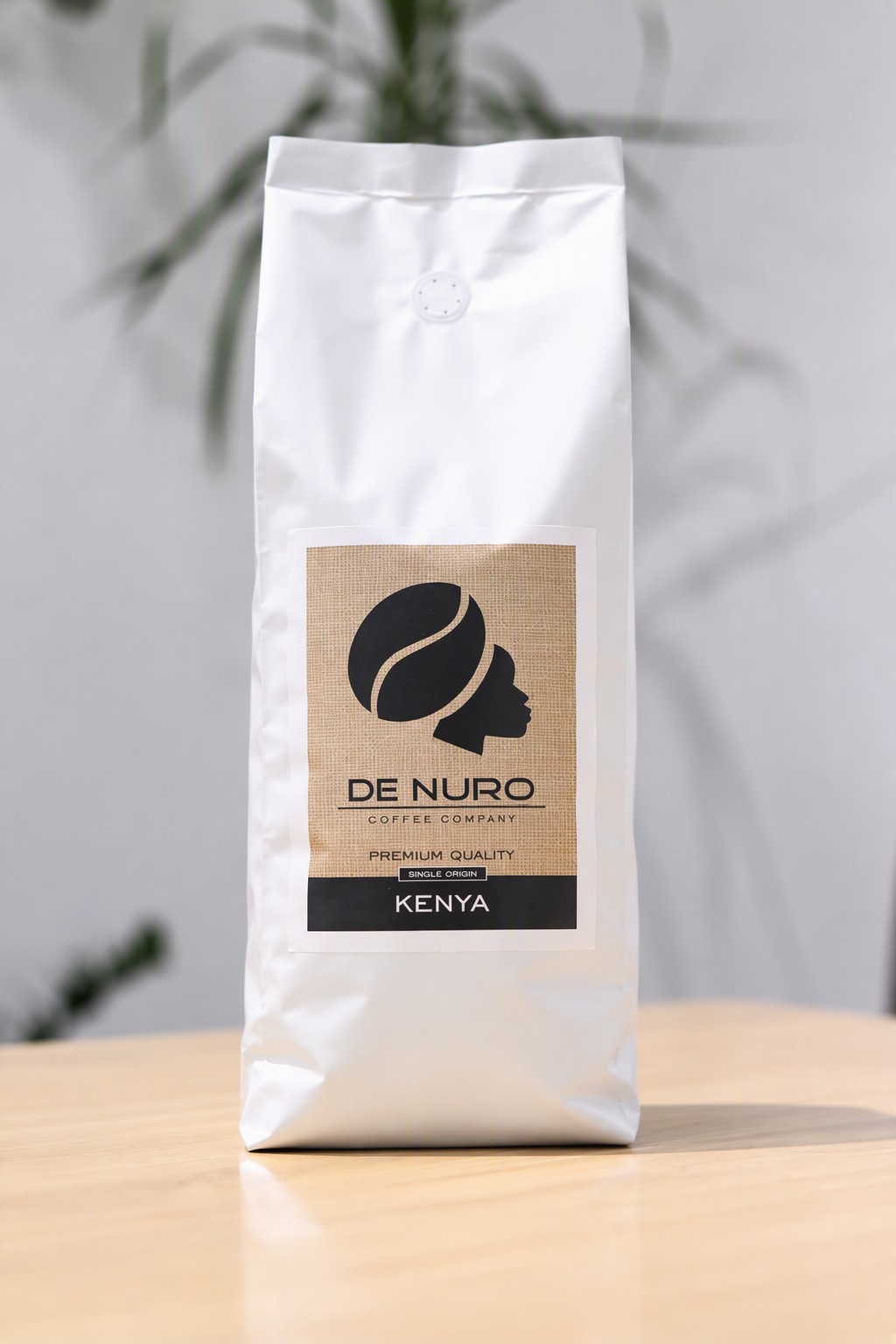 De Nuro Kenya single origin coffee bag