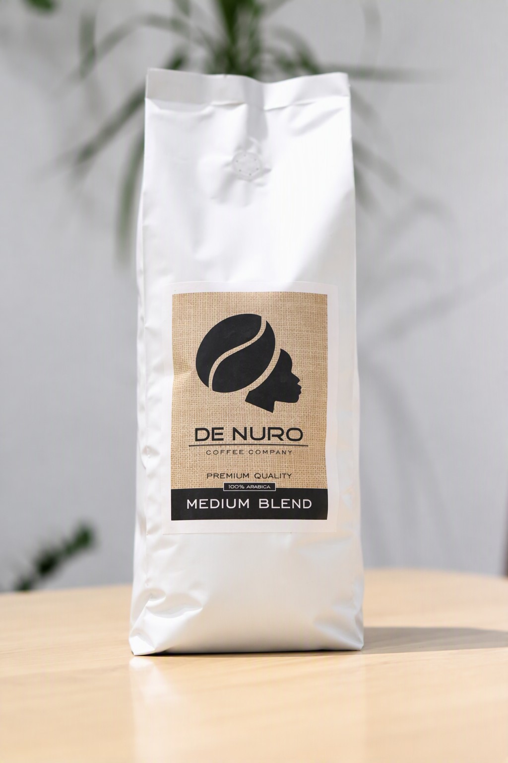 De Nuro Medium Blend 100% Arabica coffee bag